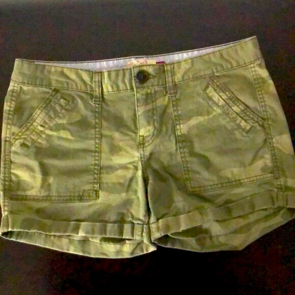SO Womens Juniors Size 9 Camouflage Cuffed Shorts